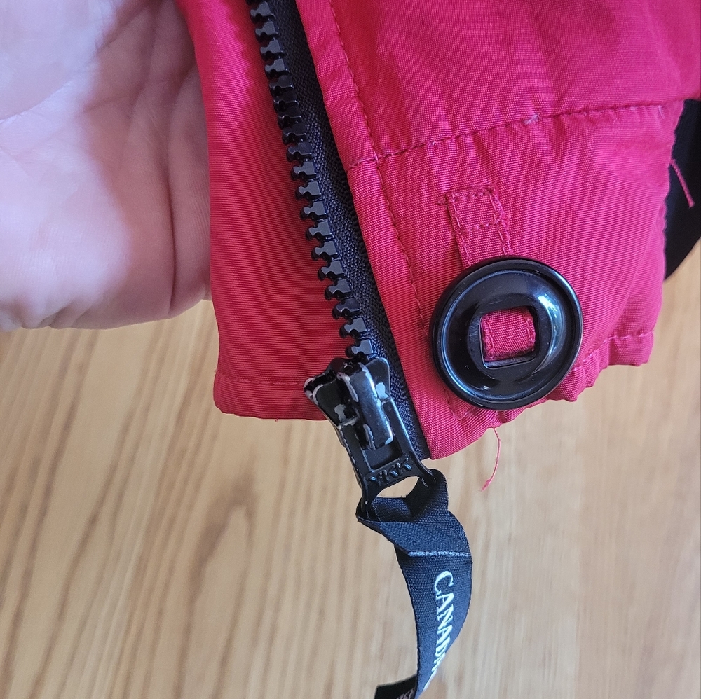 Canada Goose Bomber. Size M. Red. Excellent condition. Thick full down. - Picture 10 of 16